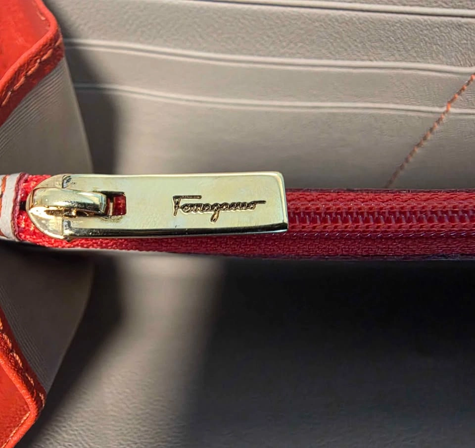 Authentic Salvatore Ferragamo Red Leather Wallet – Classic Ganci - photo 5