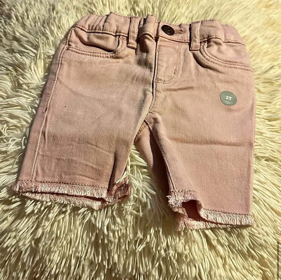 GIRLS SHORTS SIZE:2T PRICE:$20