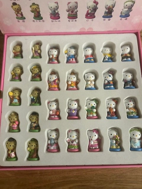 Hello Kitty Around the World 30-Piece Figurine Checkers Set - Ra - photo 4