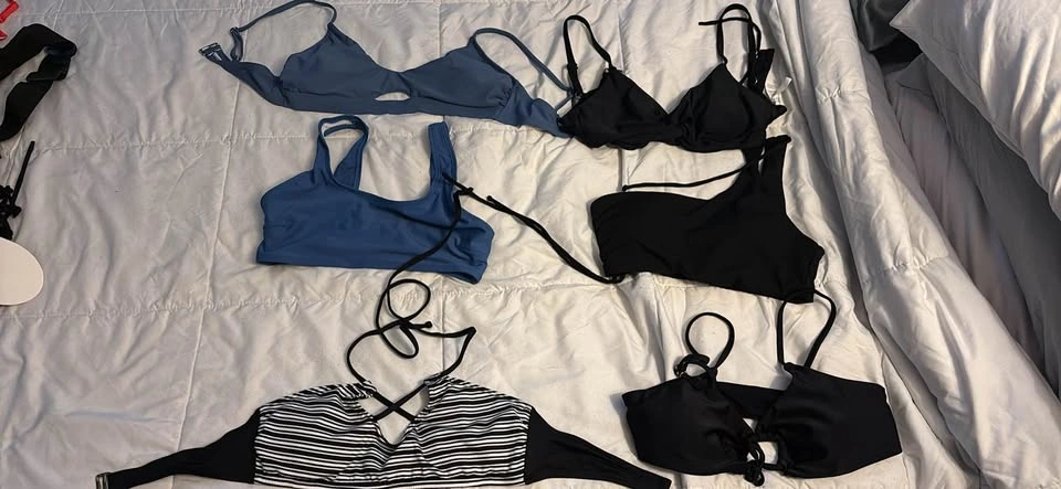 6 Bikini Tops - Size S/M - photo 2
