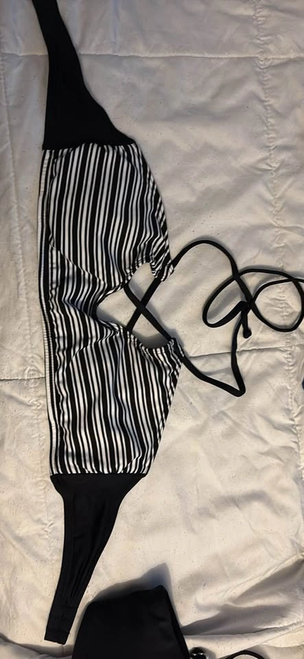 6 Bikini Tops - Size S/M - photo 3