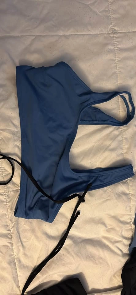6 Bikini Tops - Size S/M - photo 5