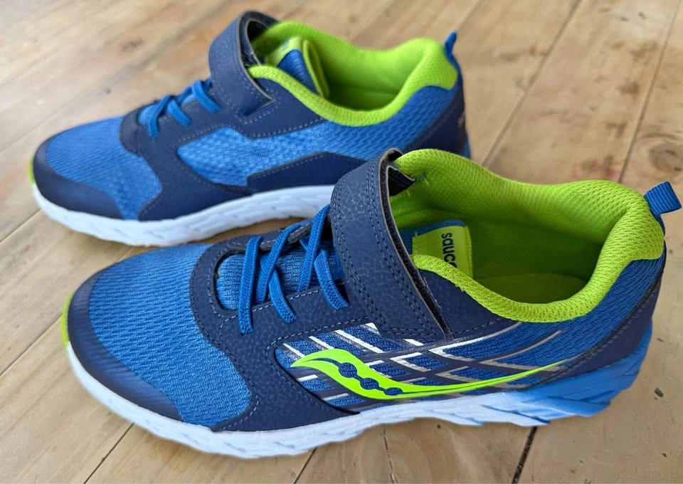 Saucony Wind 2.0 Youth Sneakers - Size 6M US / 38 EUR