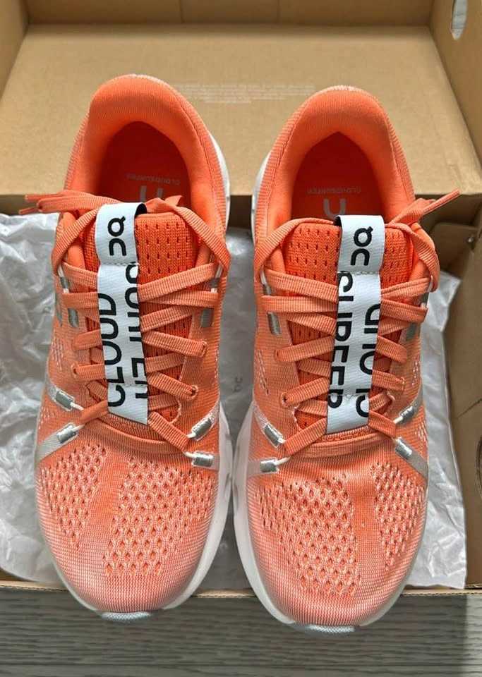 BNIB On Women’s Cloudsurfer 6.5US