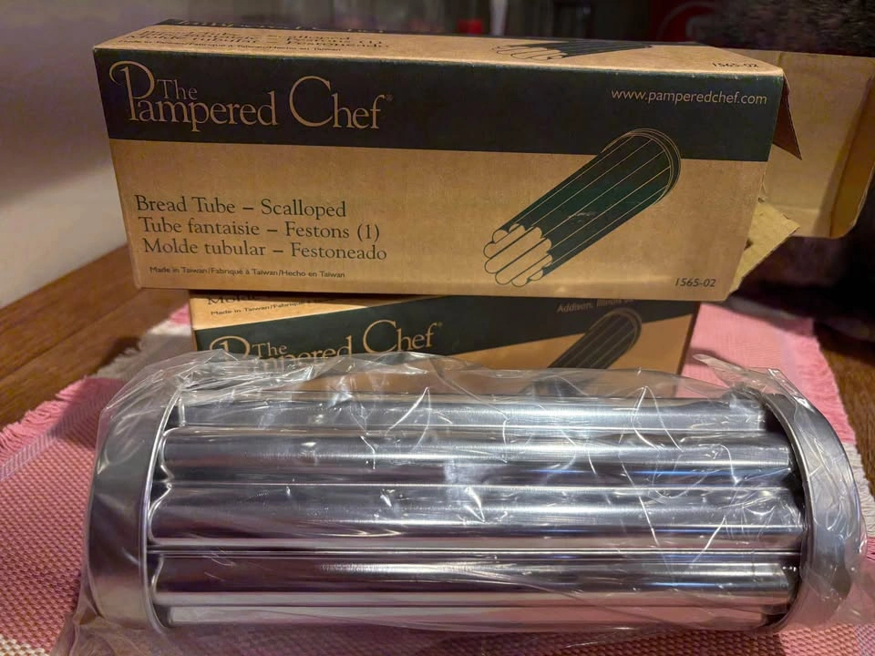 Pampered Chef Bread Tubes - Scalloped - 2 Available - photo 2