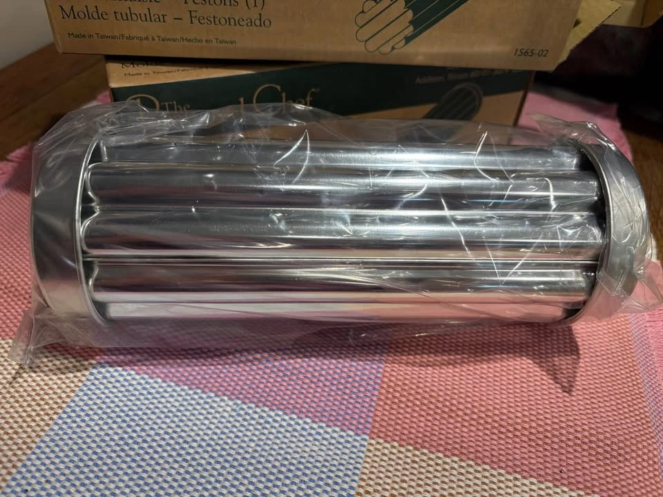 Pampered Chef Bread Tubes - Scalloped - 2 Available - photo 3
