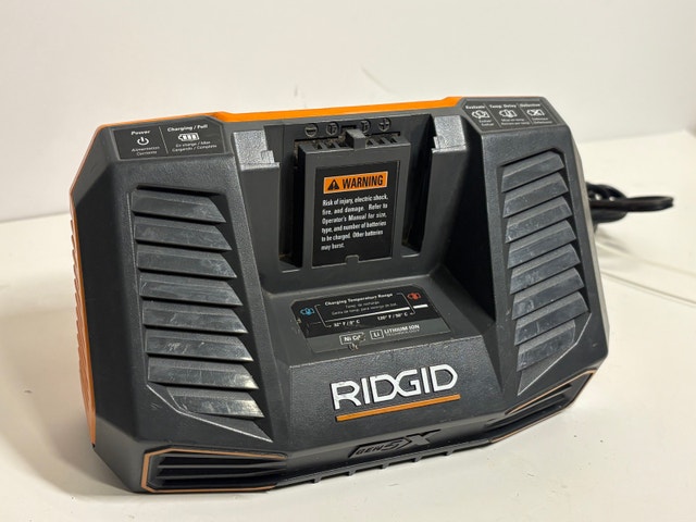 RIDGID 18V Gen5X Battery Charger R840095