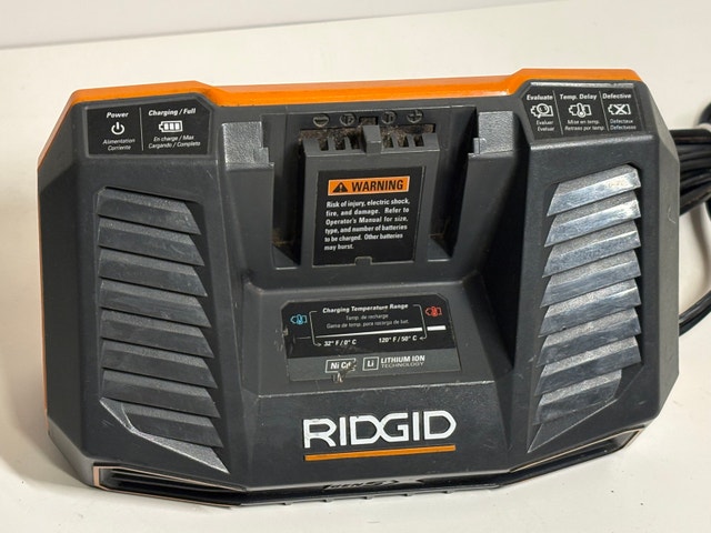RIDGID 18V Gen5X Battery Charger R840095 - photo 5