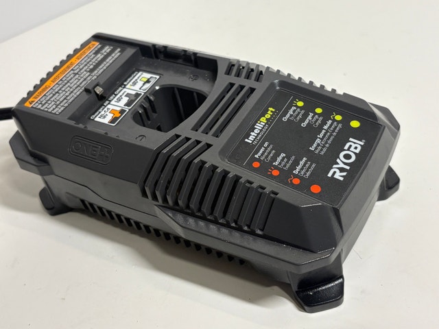 Ryobi 18V ONE+ Battery Charger P118 IntelliPort - photo 3