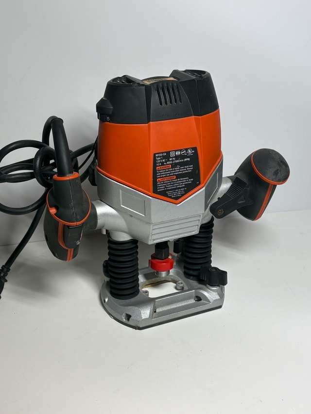 Black & Decker Plunge Router RP250-CA - photo 3