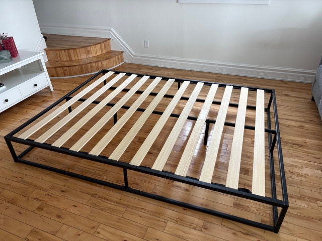 Queen Size Box Spring - 60x80 - Like New