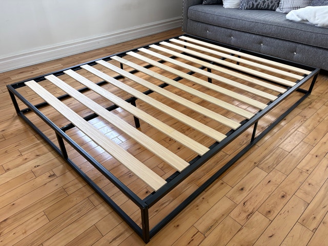 Queen Size Box Spring - 60x80 - Like New - photo 2