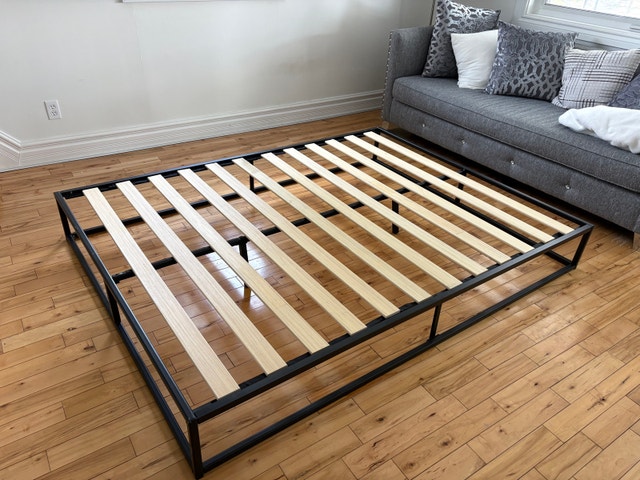 Queen Size Box Spring - 60x80 - Like New - photo 3