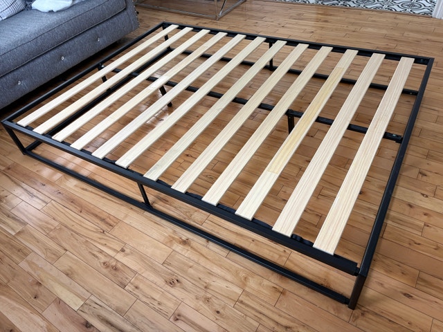 Queen Size Box Spring - 60x80 - Like New - photo 5