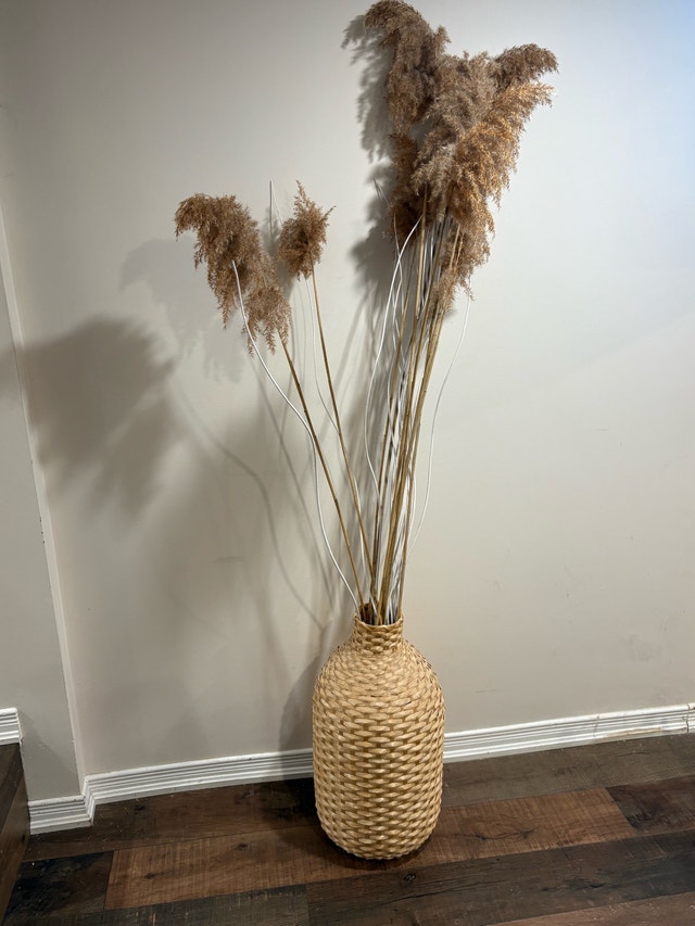 Grand Scale Woven Floor Vase + Pampas Arrangement - photo 4