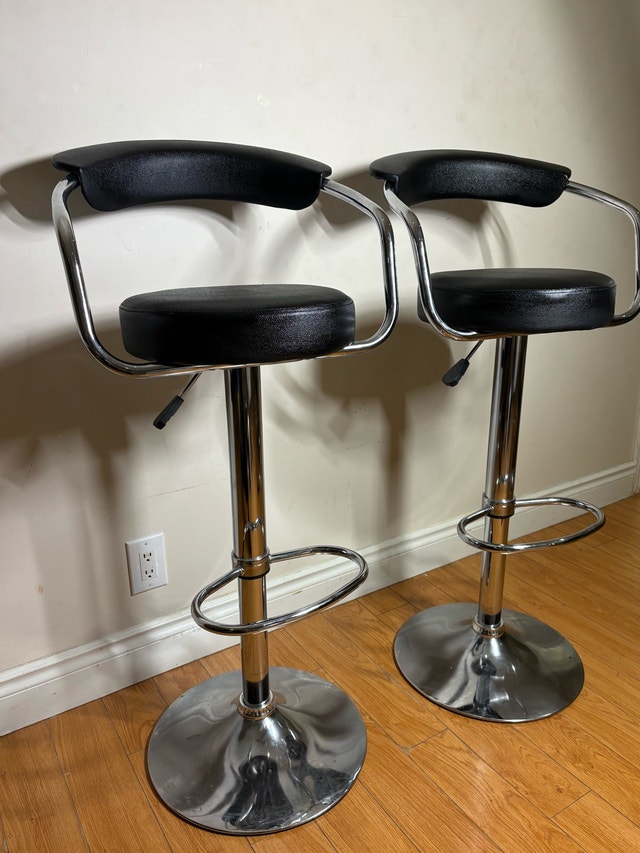 Set of 2 Adjustable Swivel Bar Stools – Black & Chrome
