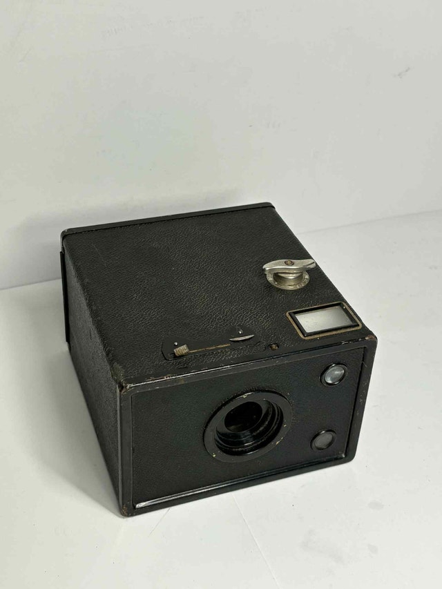 Vintage D-6 Cadet Box Camera – Mid-Century - photo 2