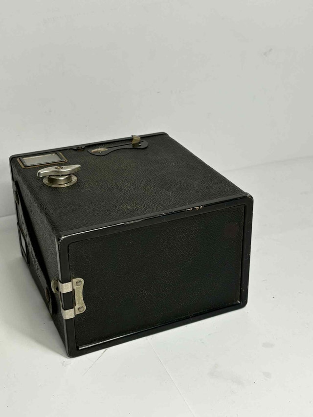 Vintage D-6 Cadet Box Camera – Mid-Century - photo 4