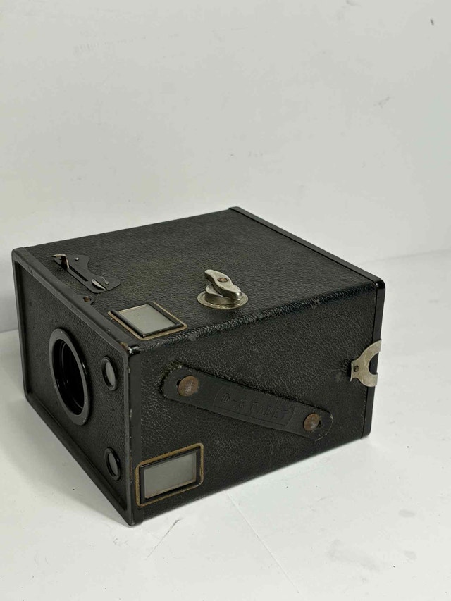 Vintage D-6 Cadet Box Camera – Mid-Century - photo 5
