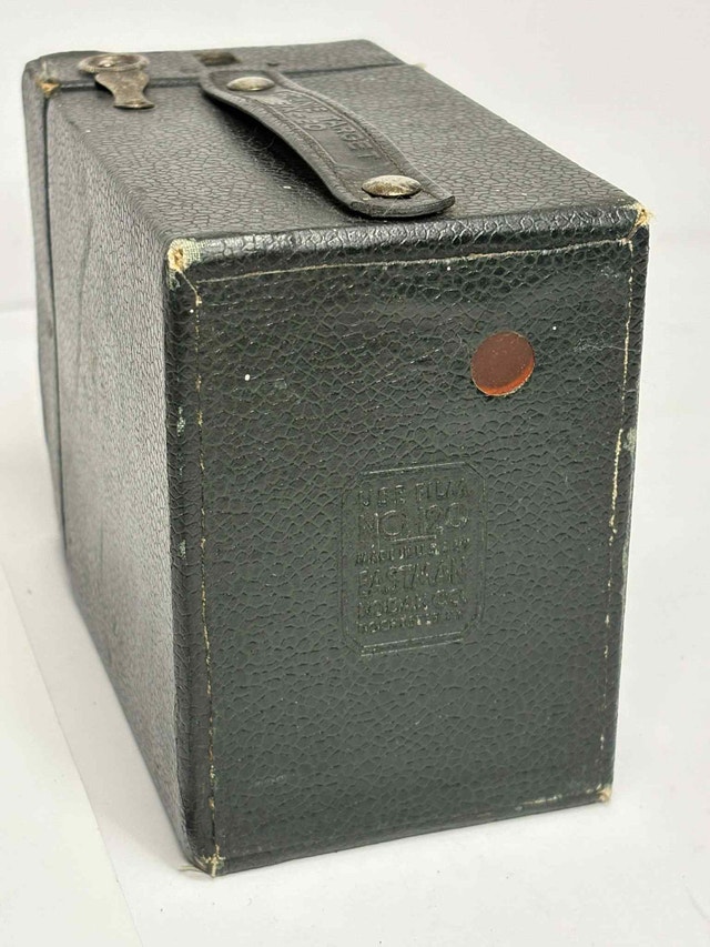 Kodak Brownie Target SIX-20 Box Camera (1940s) - photo 4