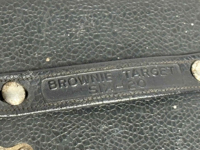 Kodak Brownie Target SIX-20 Box Camera (1940s) - photo 5