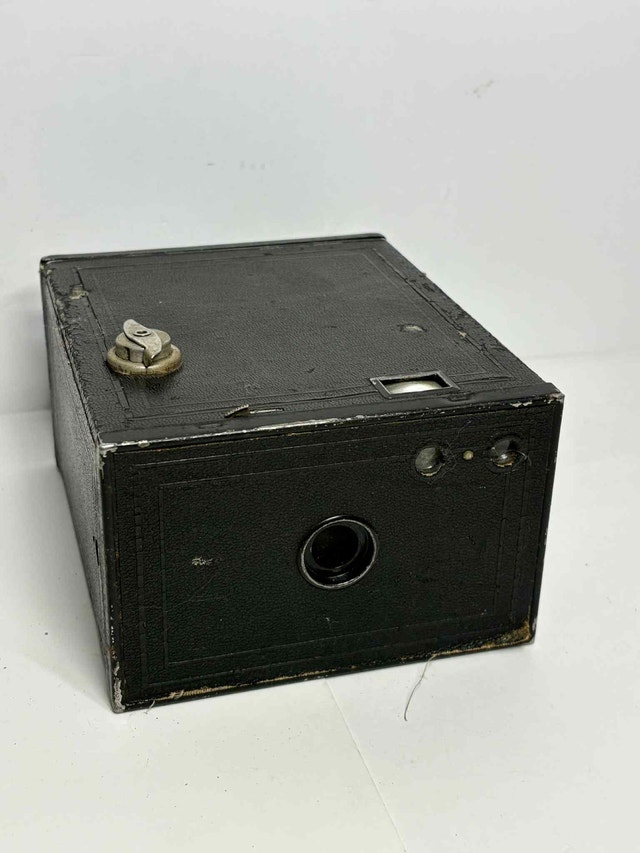 Vintage Kodak No. 2A Brownie Model C Box Camera - photo 3