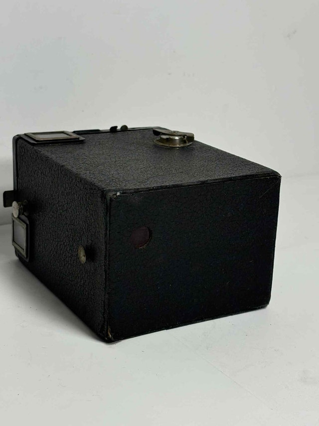 Vintage Kodak Brownie SIX-20 Box Camera – Art Deco - photo 3