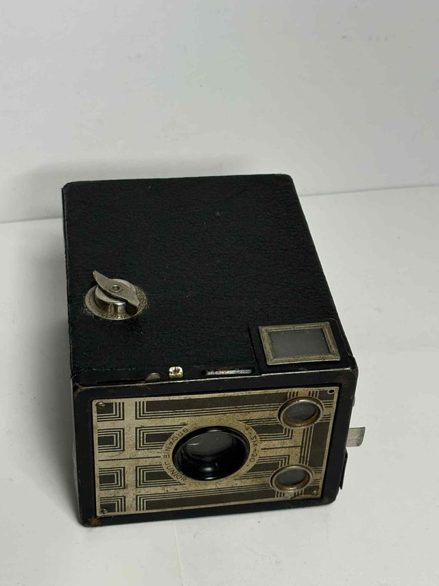 Vintage Kodak Brownie SIX-20 Box Camera – Art Deco - photo 4