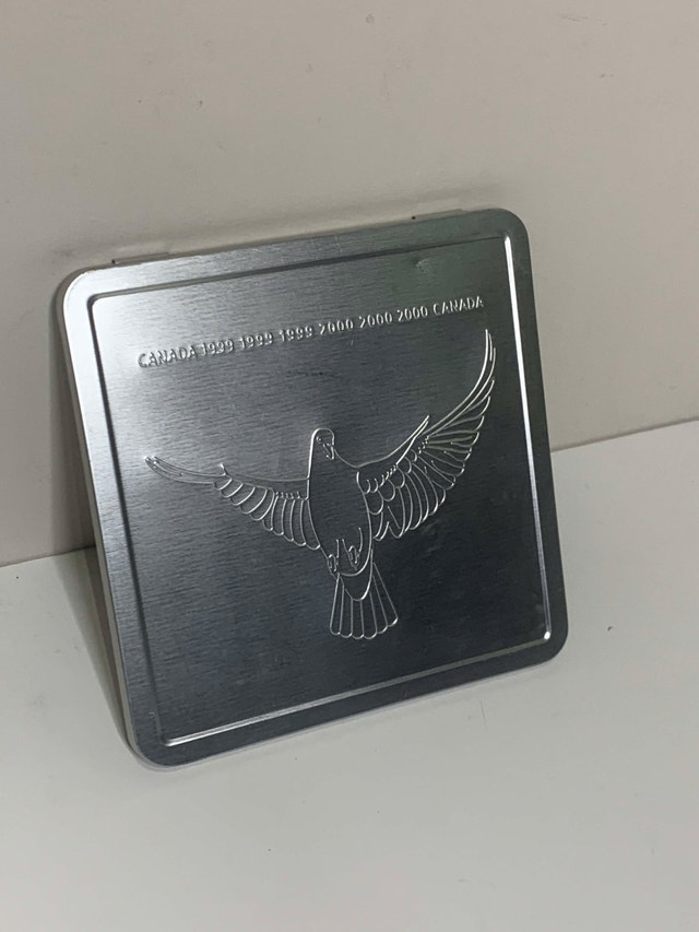 2000 Millennium Dove Medallion & Stamp Set | Good Finds - photo 3