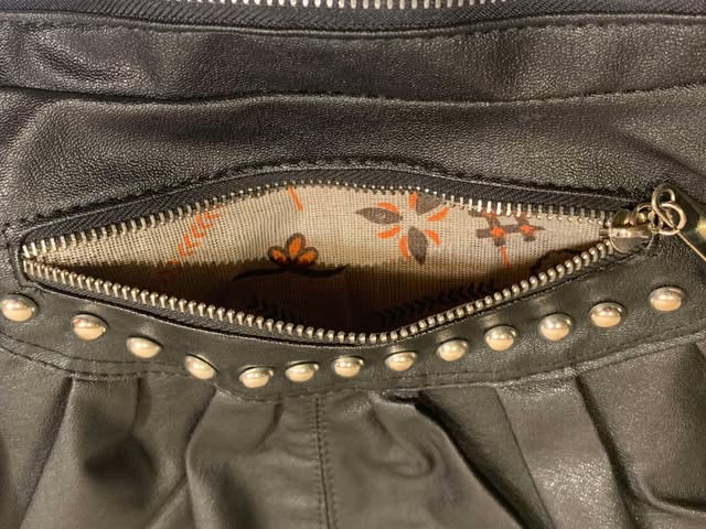 Good Finds | Chic Black Studded Shoulder Bag - photo 3