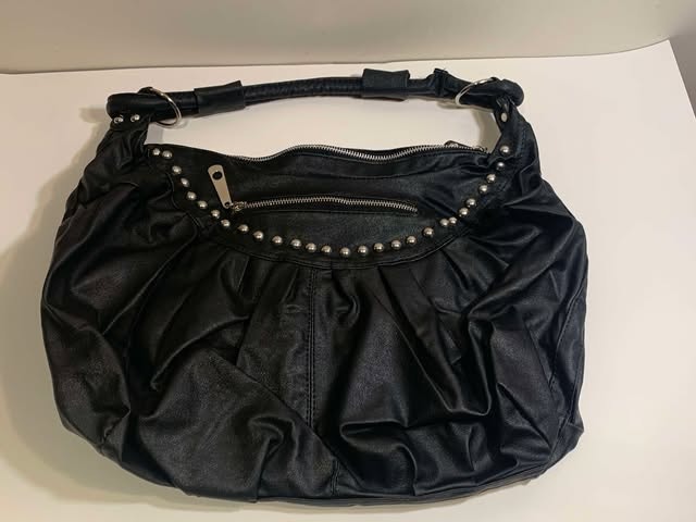 Good Finds | Chic Black Studded Shoulder Bag - photo 5