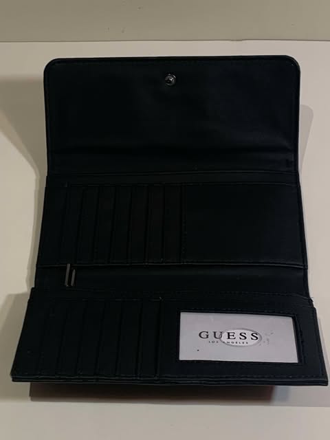 Good Finds | GUESS Black Wallet – Elegant & Functional - photo 2