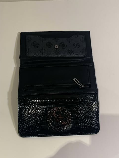 Good Finds | GUESS Black Wallet – Elegant & Functional - photo 3
