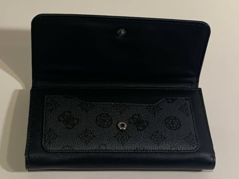 Good Finds | GUESS Black Wallet – Elegant & Functional - photo 4