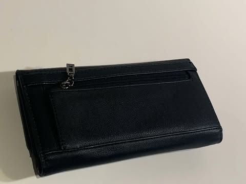 Good Finds | GUESS Black Wallet – Elegant & Functional - photo 5
