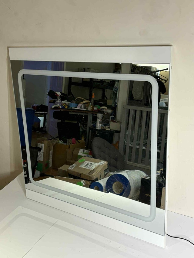 LED Vanity Mirror w/ Touch Light | 27.5”x27.75” | Good Finds - photo 3
