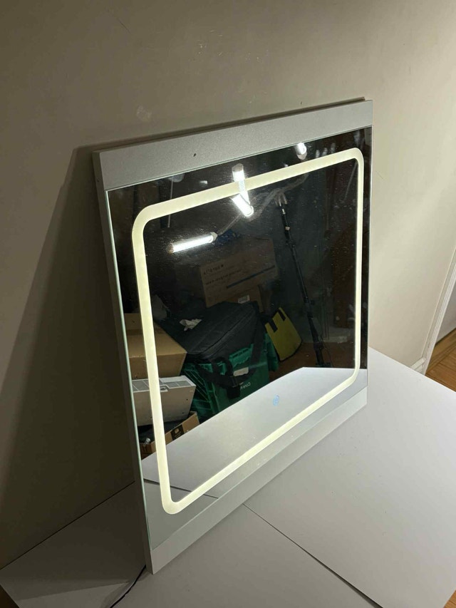 LED Vanity Mirror w/ Touch Light | 27.5”x27.75” | Good Finds - photo 4