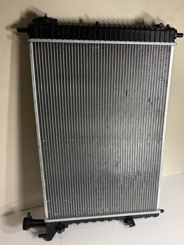 Universal Aluminum Radiator - 28" x 19.5" Core - Auto