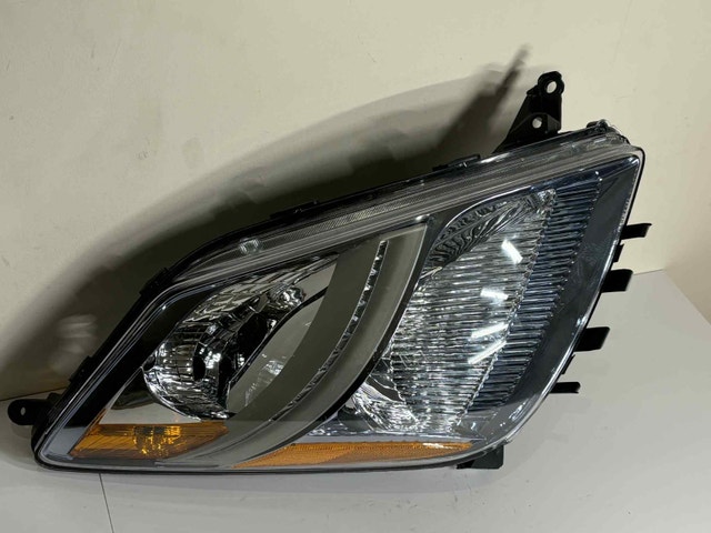 Passenger Headlight Prius 2006–2009 - photo 4