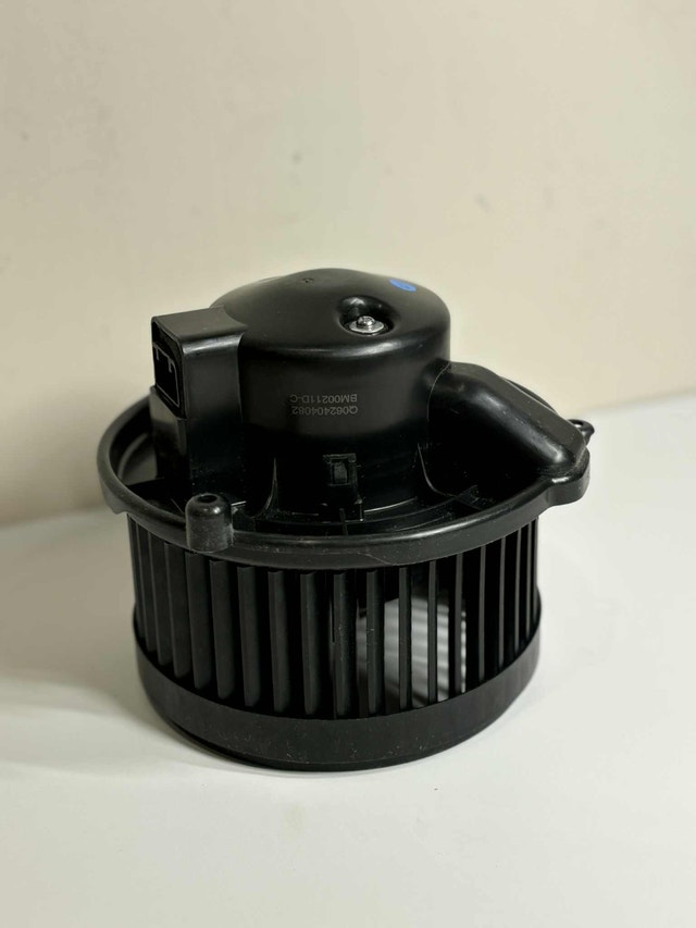 UAC BM00211C Blower Motor for GM 2003-2013 Trucks/SUVs