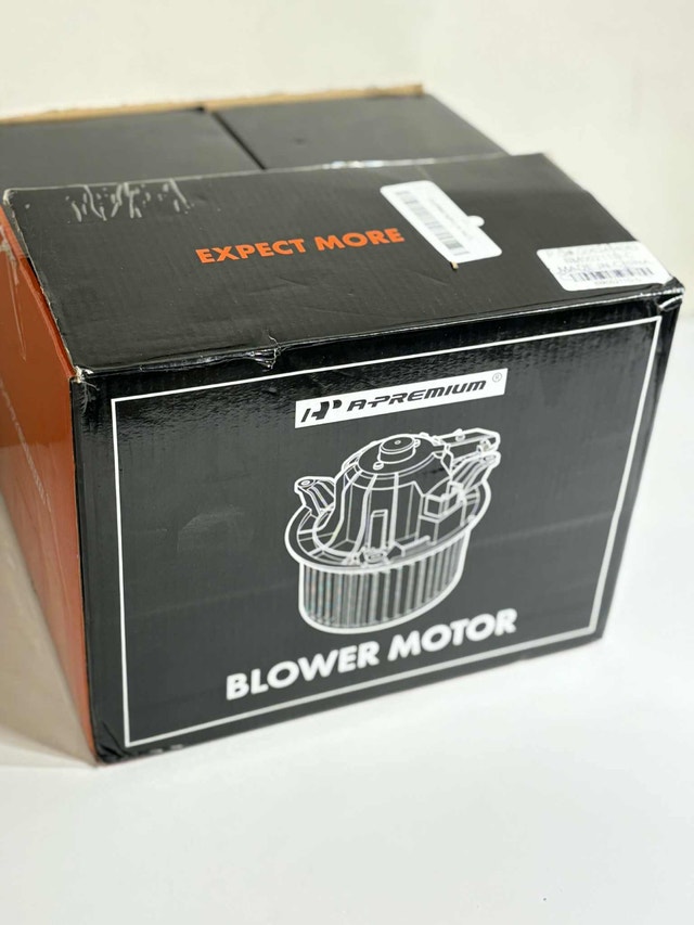 UAC BM00211C Blower Motor for GM 2003-2013 Trucks/SUVs - photo 2