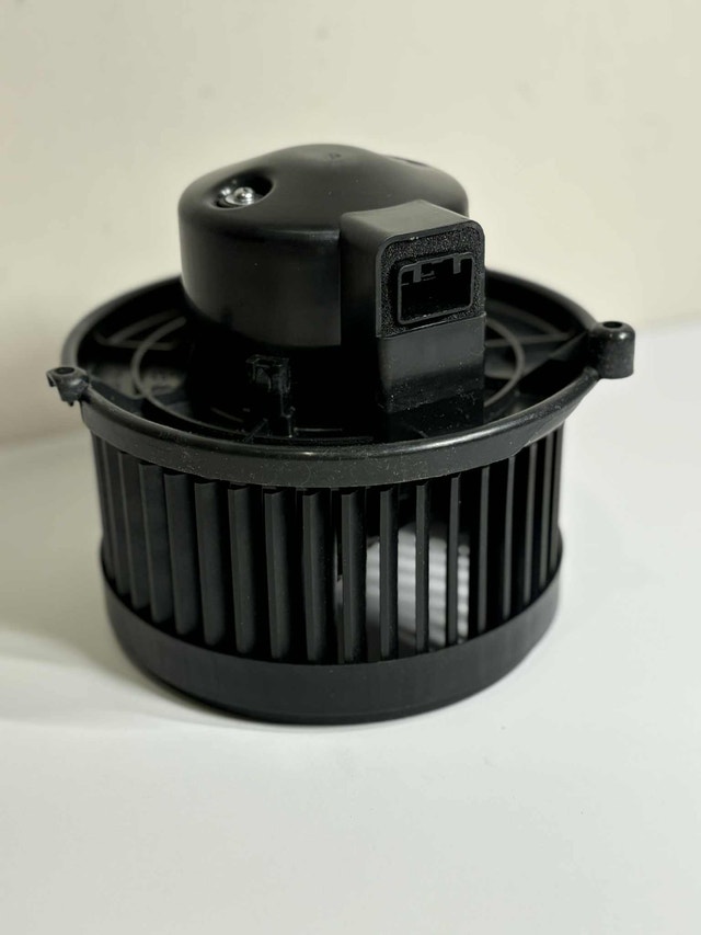UAC BM00211C Blower Motor for GM 2003-2013 Trucks/SUVs - photo 3