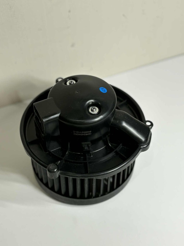 UAC BM00211C Blower Motor for GM 2003-2013 Trucks/SUVs - photo 4