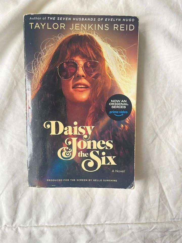 Daisy Jones and the Six By Taylor Jenkins Reid