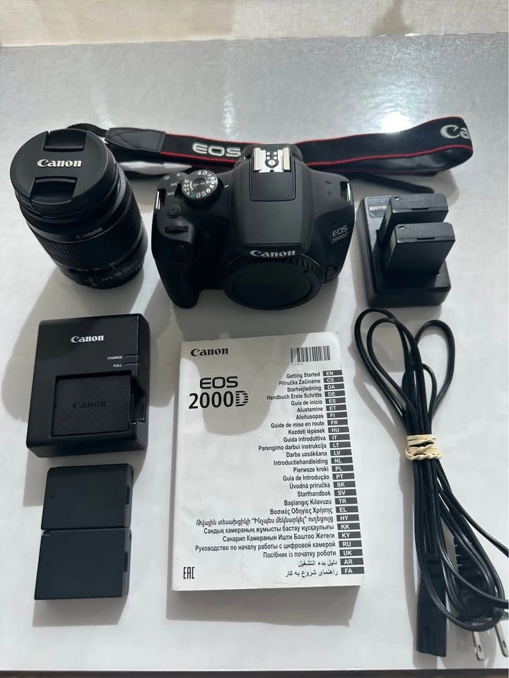 Canon EOS 2000D DSLR Kit - Like New + 3 Batteries - photo 2