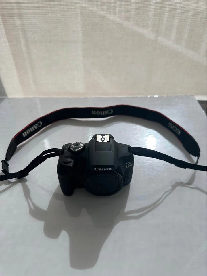 Canon EOS 2000D DSLR Kit - Like New + 3 Batteries - photo 3
