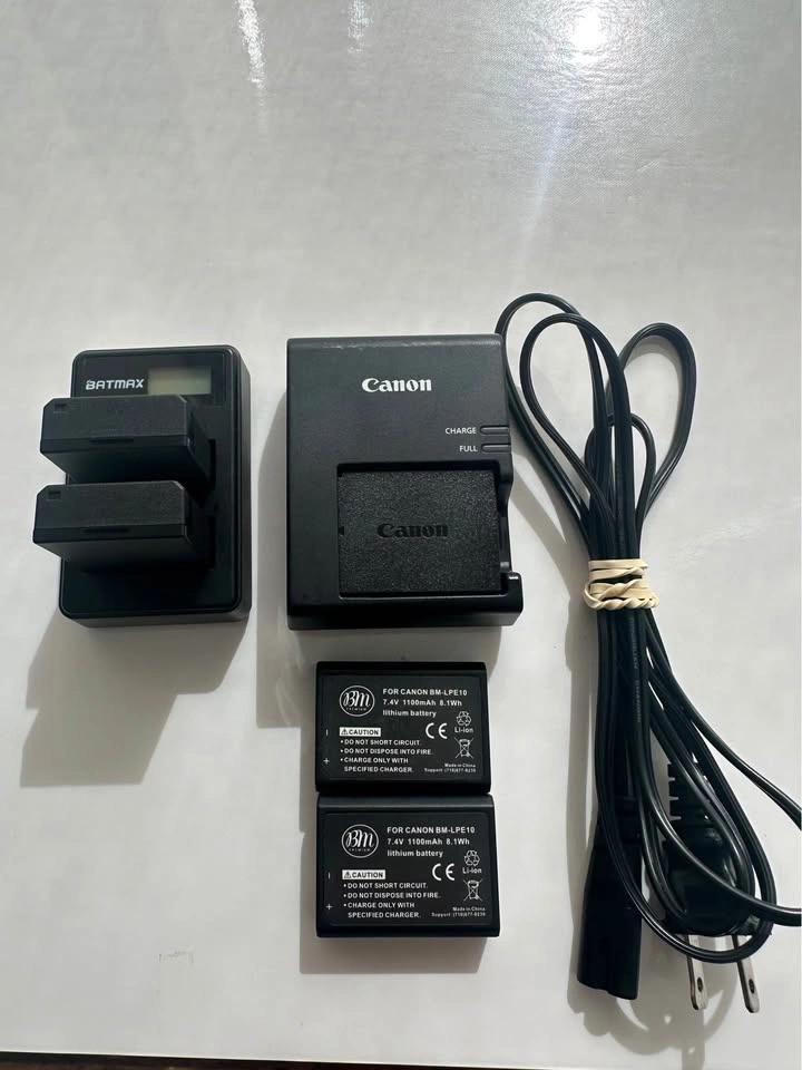 Canon EOS 2000D DSLR Kit - Like New + 3 Batteries - photo 4