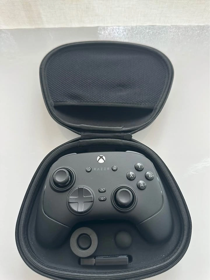 Razer Wolverine V3 Pro Wireless Controller - Like New (Xbox/PC) - photo 4