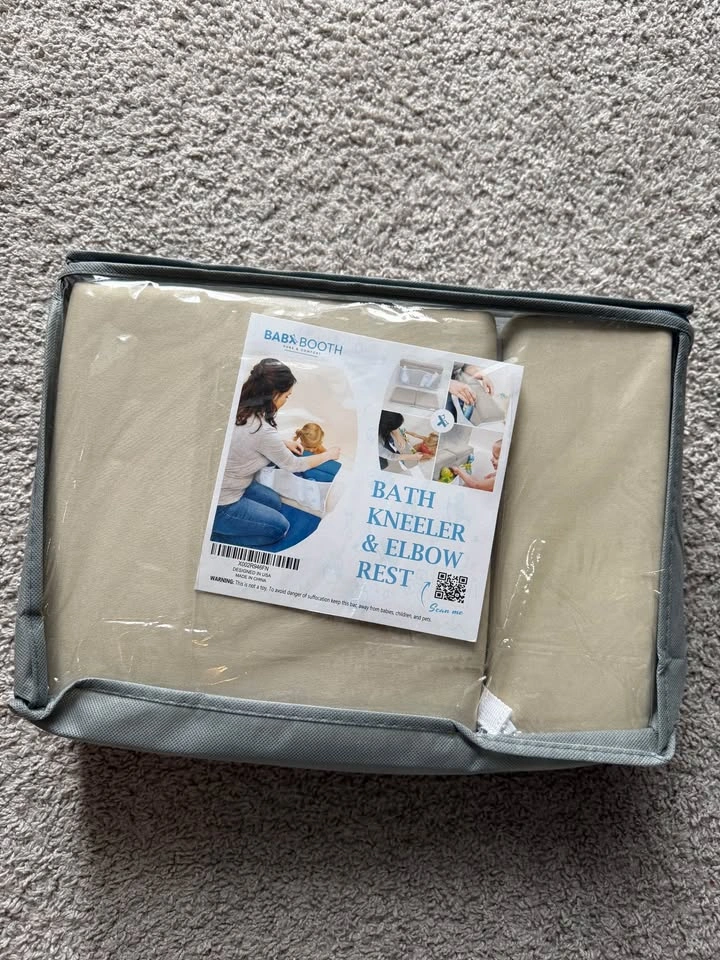 The Baby Booth brand bath kneeler and elbow rest set - photo 5