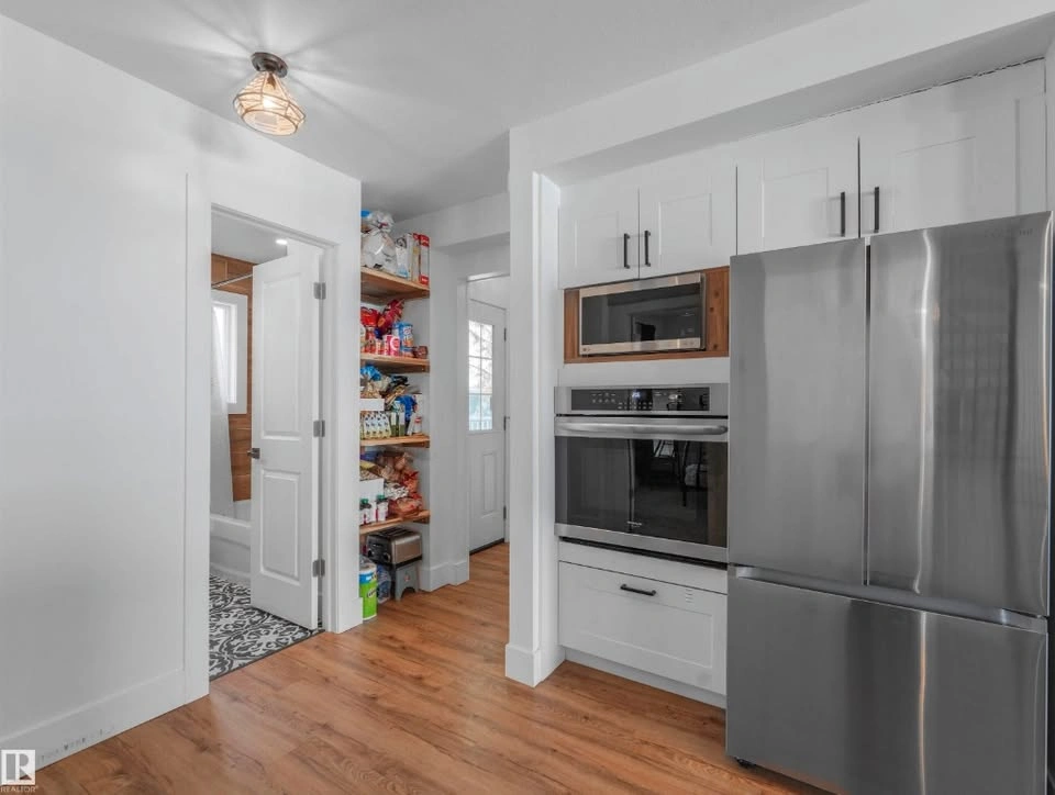 5 Bed 2 Bath House - photo 5